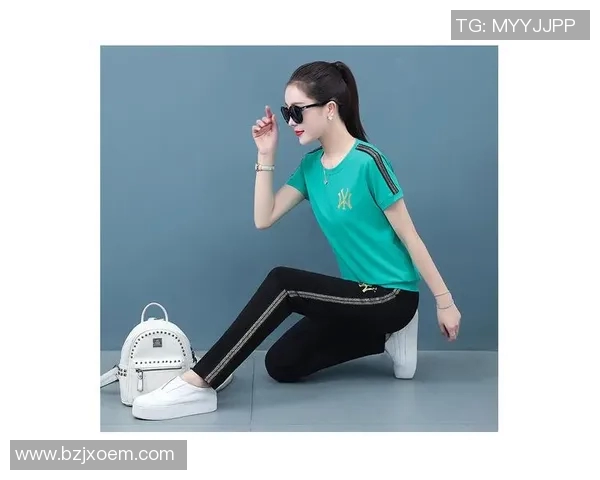 时尚与运动的完美结合足球明星运动卫衣引领潮流新风尚